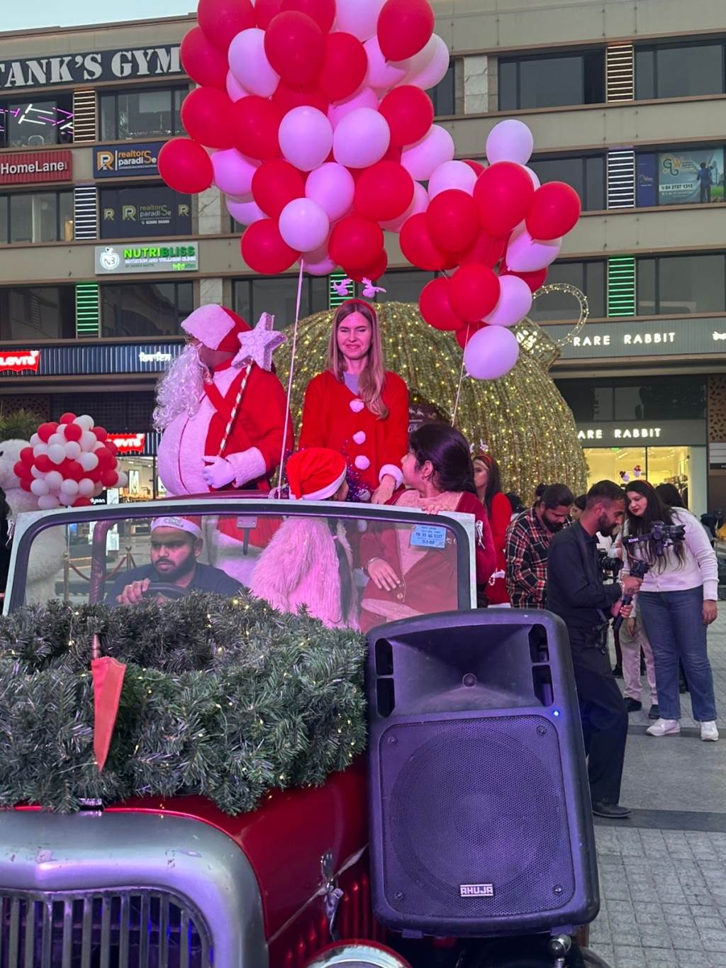 Santa Parade at HLP Galleria Mall on Christmas Eve